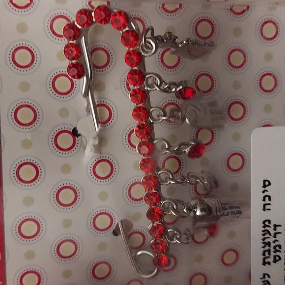 Baby Dreams pin with charms for baby gift - Picture 2 of 3